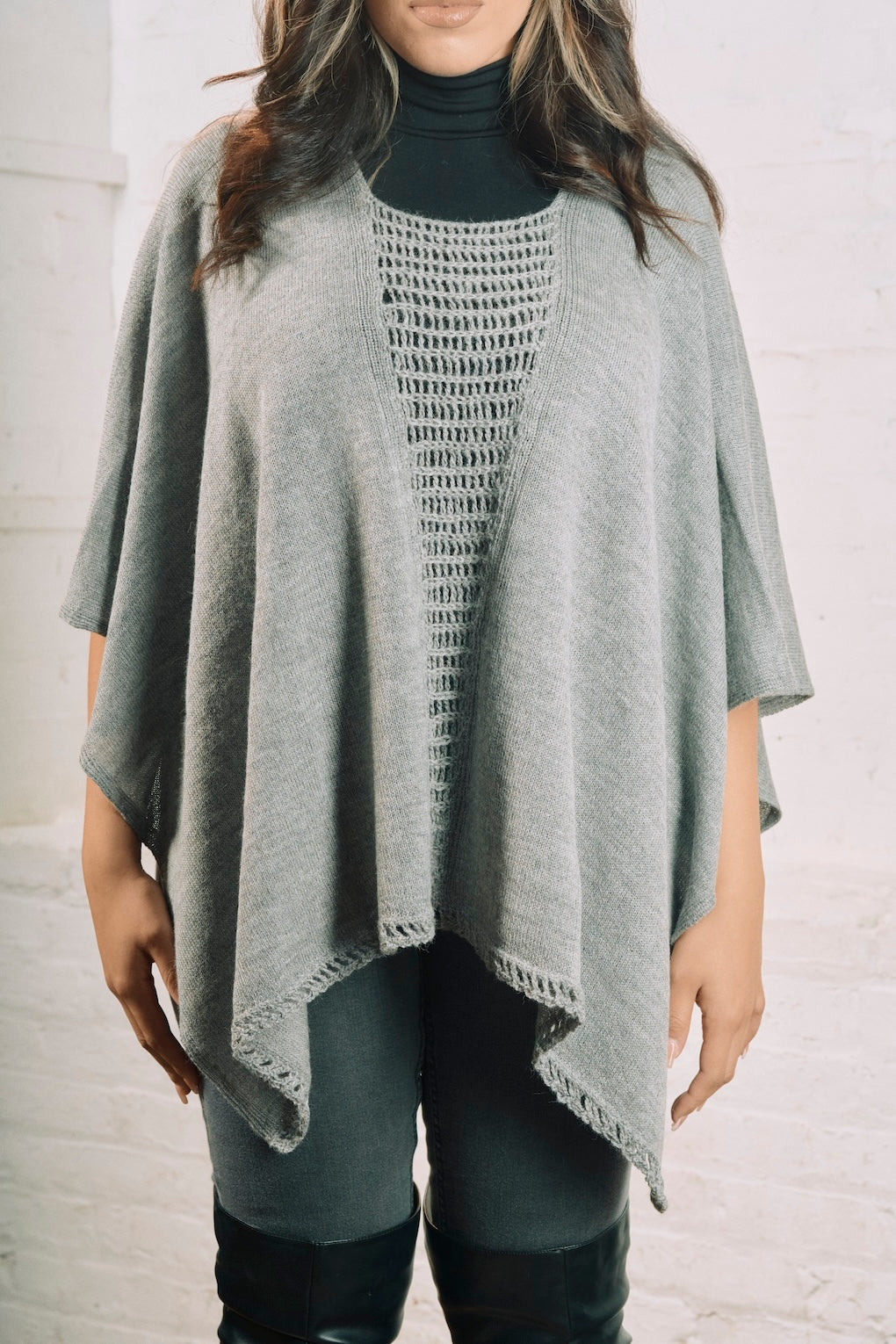 Alwa Incisiones Poncho – United Alpaca Alwa Incisiones Poncho – United Alpaca
